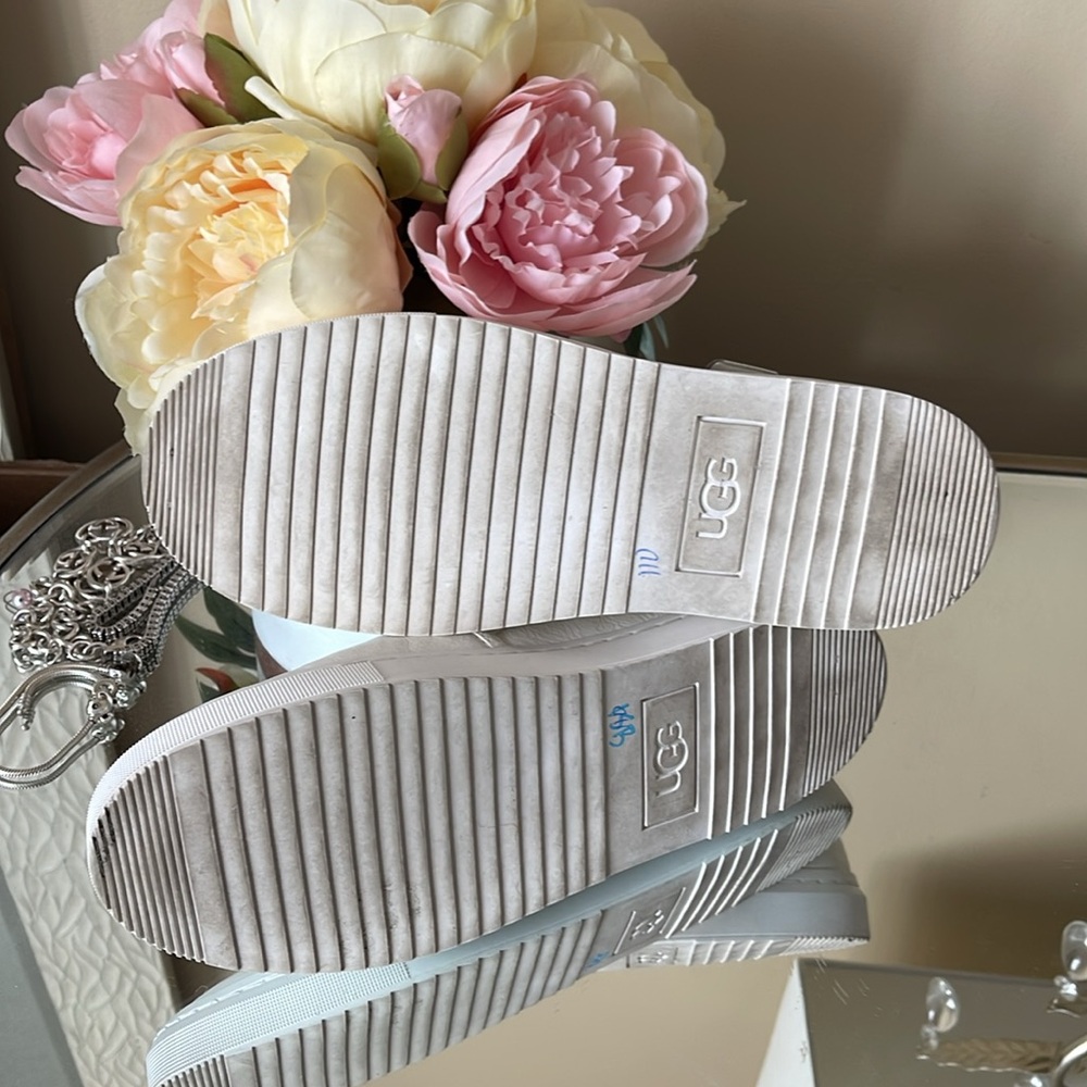 UGG Cream Slip-On Shoes ALAMEDA SAMMY - Picture 6 of 8